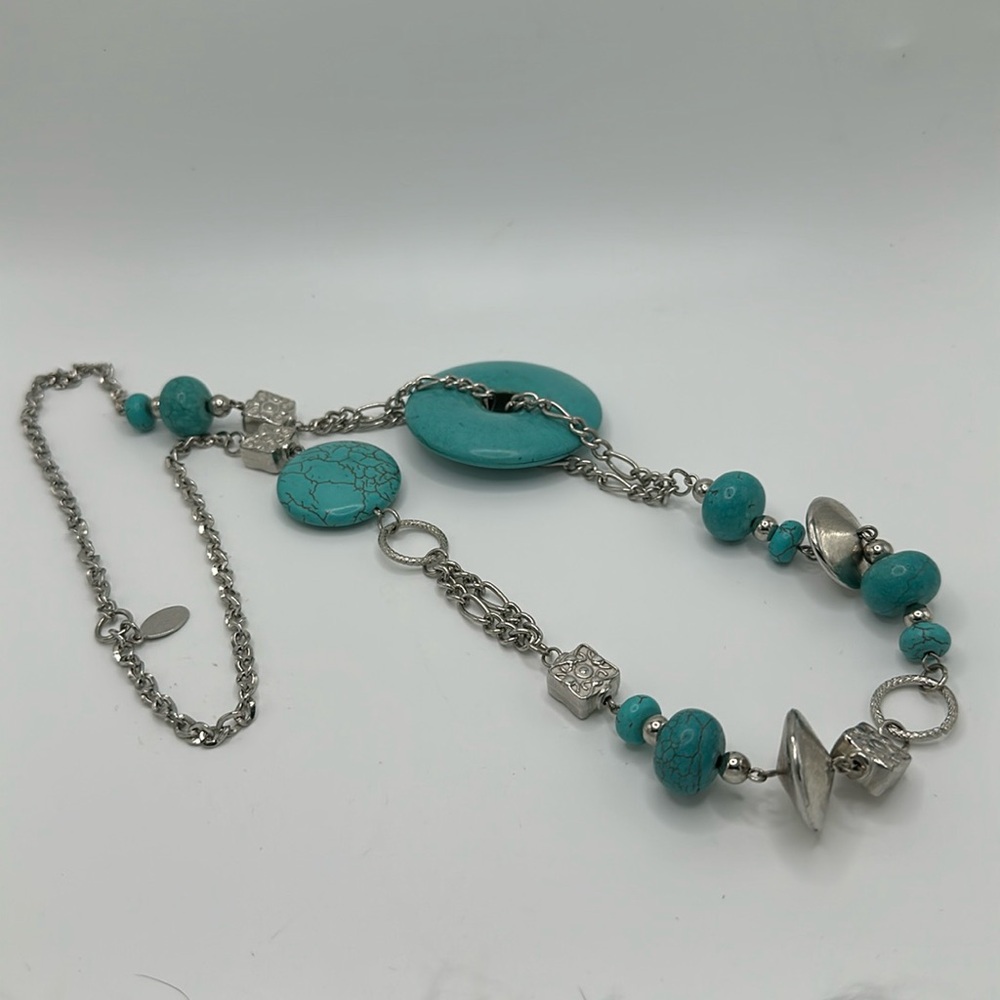 Howlite and silver long necklace
